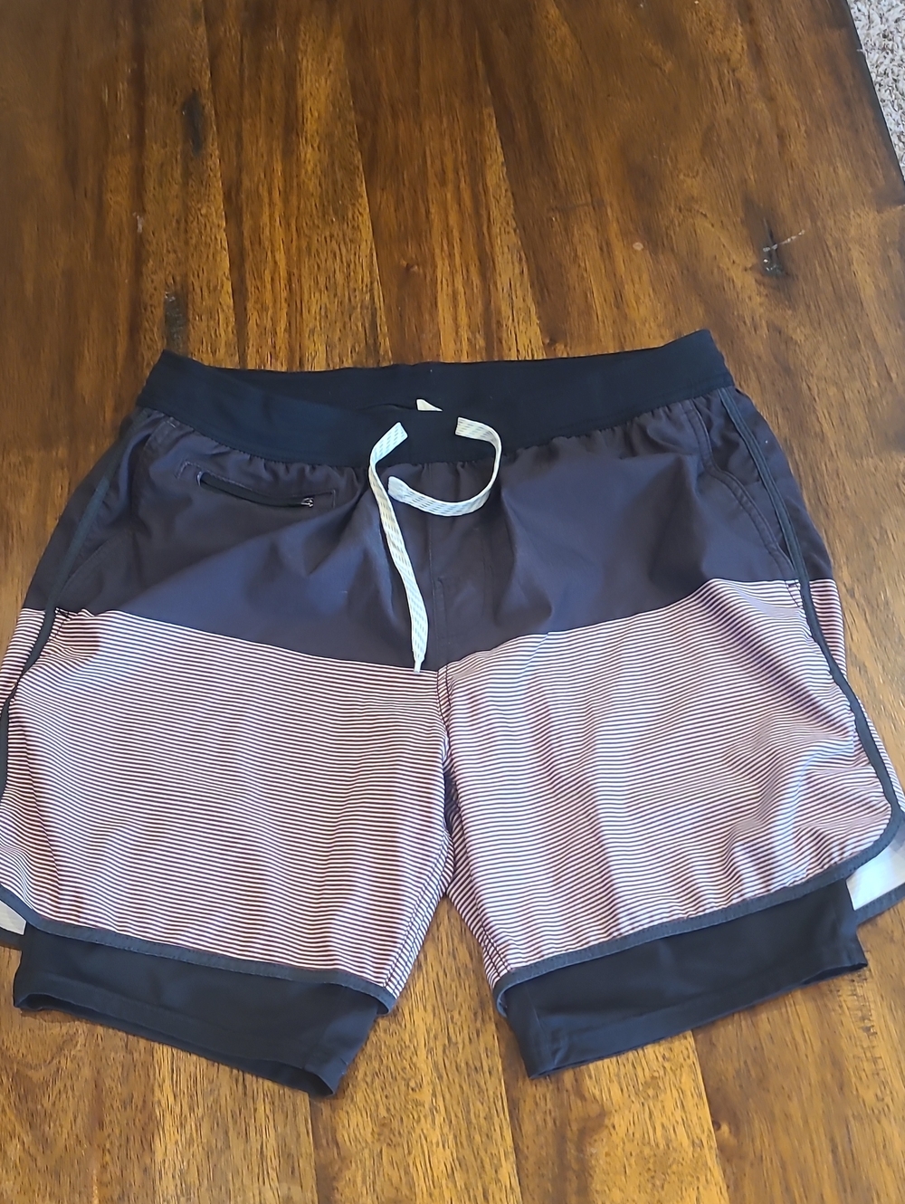 Vuori Stockton Shorts Size Large.
